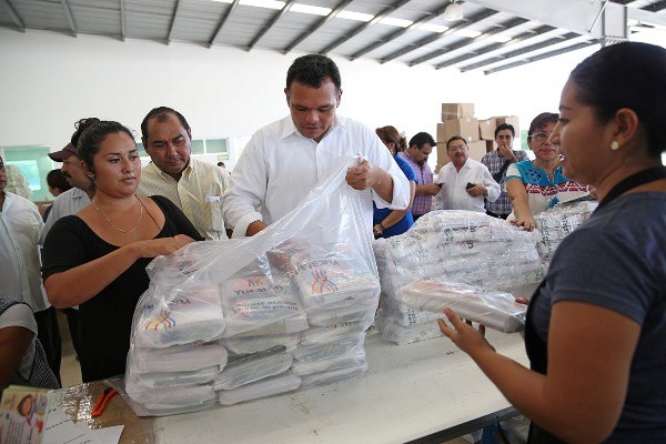  Para no dejar de percibir un salario algunas personas se suman al voluntariado de Bienestar Escolar