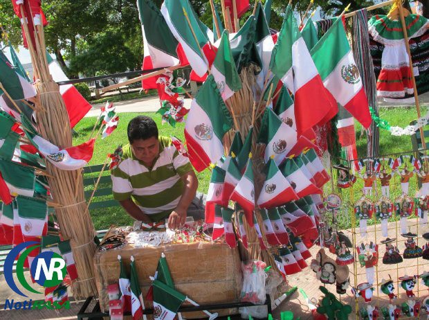 Banderas tricolores colman el centro histórico de Mérida