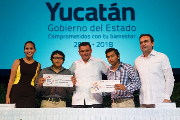 Entregan apoyo por 6 millones a emprendedores