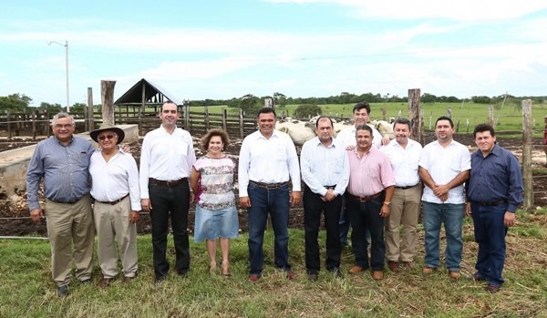 El Gobernador entrega más de $48 millones para ganaderos yucatecos