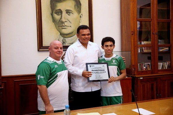 Reconocen esfuerzo de atleta yucateco