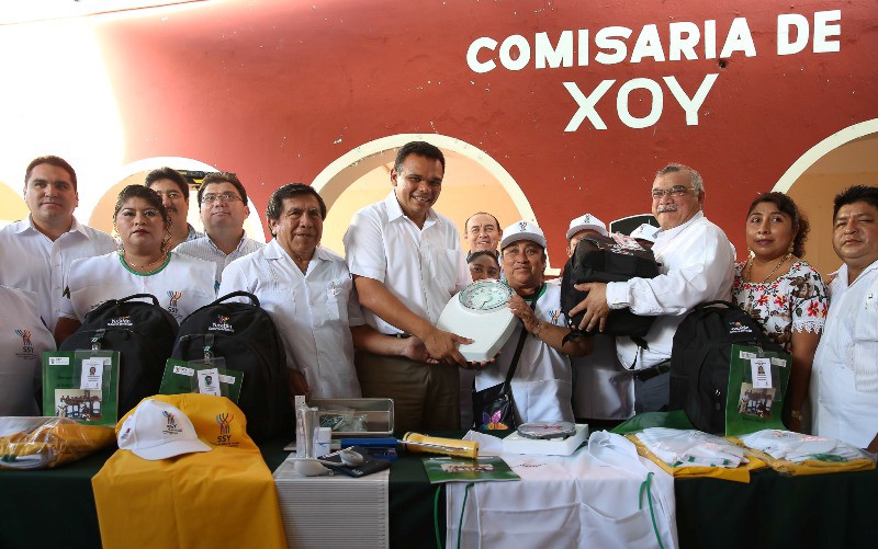 Rolando Zapata Bello inaugura Centros de Salud en comisarías de Peto y Tekax