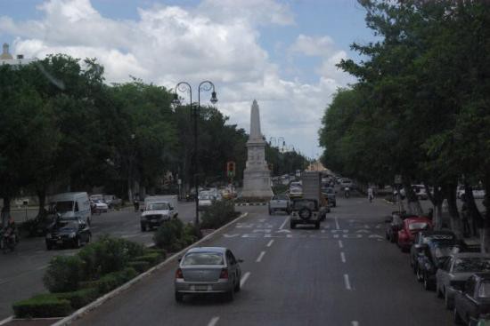 Llega atrasado un proyecto para reconstruir Paseo de Montejo