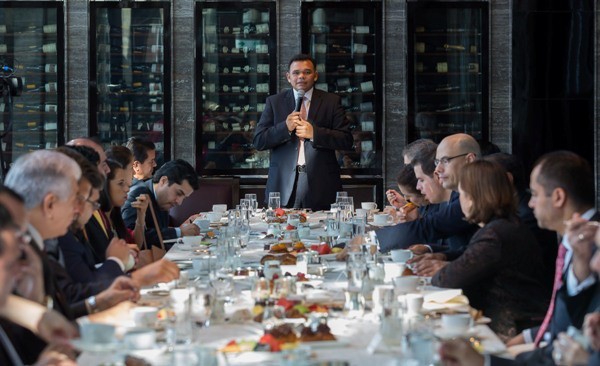  El gobernador se reúne con empresarios mexicanos en Hong Kong