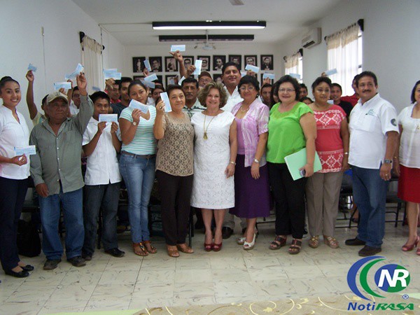 Estudiantes de Tizimín reciben becas del Ayuntamiento