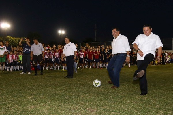 Inaugura Víctor Caballero La LXV Liga de Fútbol "Marcelino Champagnat A.C."