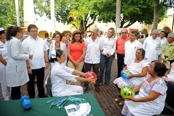 Inaugura presidenta de DIF Yucatán semana de salud para gente grande
