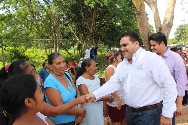 CDI mejora la conectividad carretera en Yaxcabá