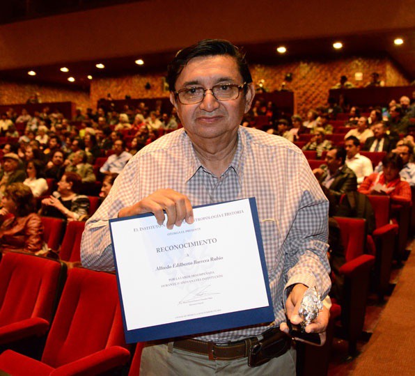 Otorgan el título Doctorado Honoris Causa a reconocido investigador yucateco