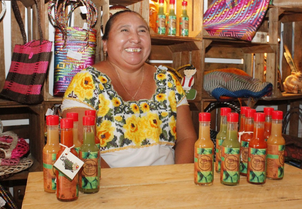 Artesanas de Cuzamá conquistan Mérida con salsas de chile habanero