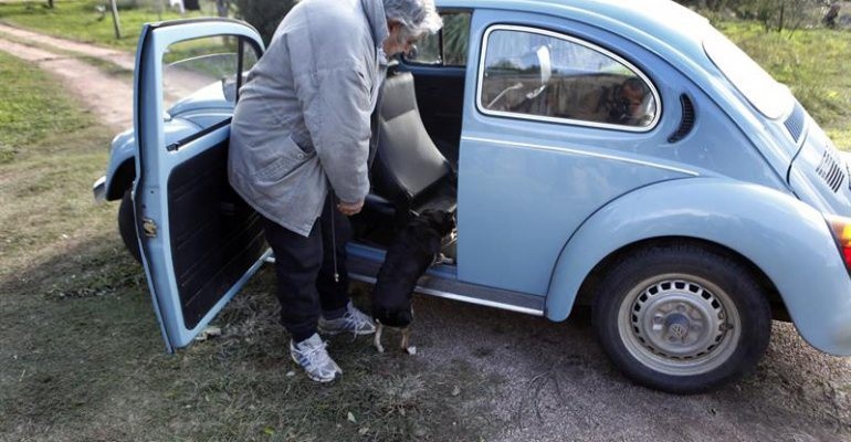 Le ofrecen a Mujica un millón de dólares por su ‘Vochito’ 1987