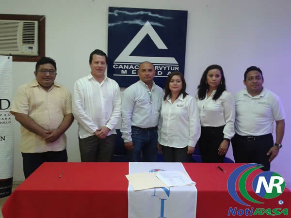 UNID firma convenio con delegación de la Canaco de Tizimín.