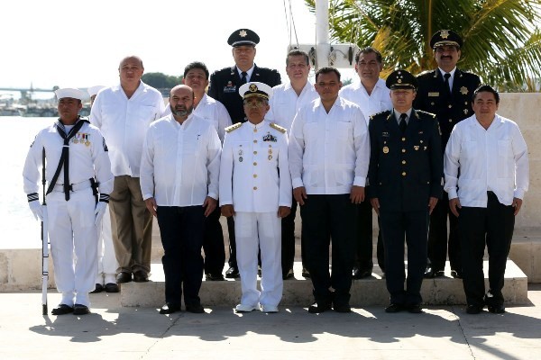 Conmemoraron en el puerto de abrigo de Yucalpetén Día de la Armada de México
