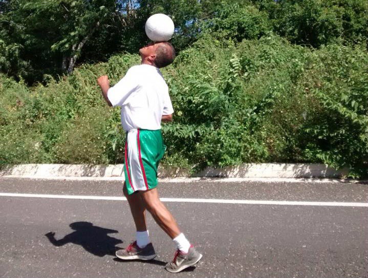 Llama a la paz con un balón