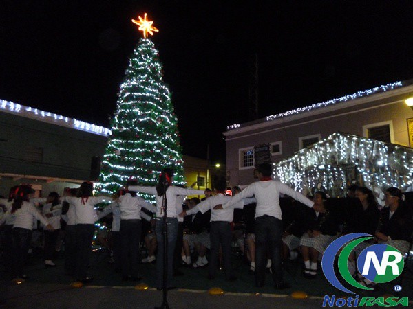 Encienden árbol navideño en Tizimín