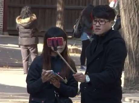 El Gobierno de Corea del sur podría prohibir los bastones para selfies