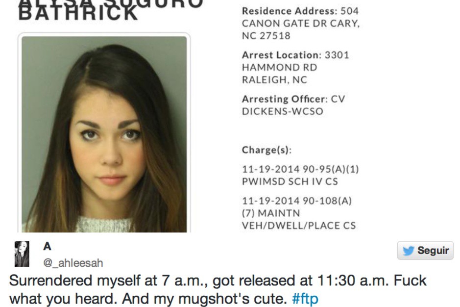 Joven causa revuelo en redes sociales después de que sube su foto de su arresto