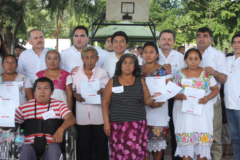 Entregan 200 viviendas dignas en Yucatán