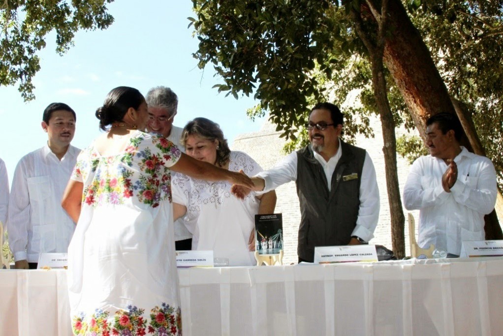 Entregan en Uxmal la constitución traducida al maya