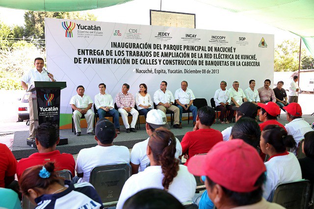 El Gobernador entregó obras de pavimentación y ampliación de red eléctrica en Espita.