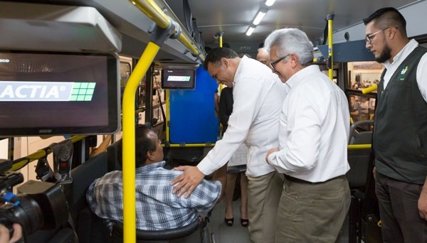 Autobuses adaptados darán mayor movilidad a personas con discapacidad