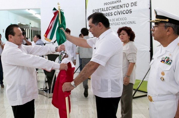  Realizan el primer abanderamiento del año