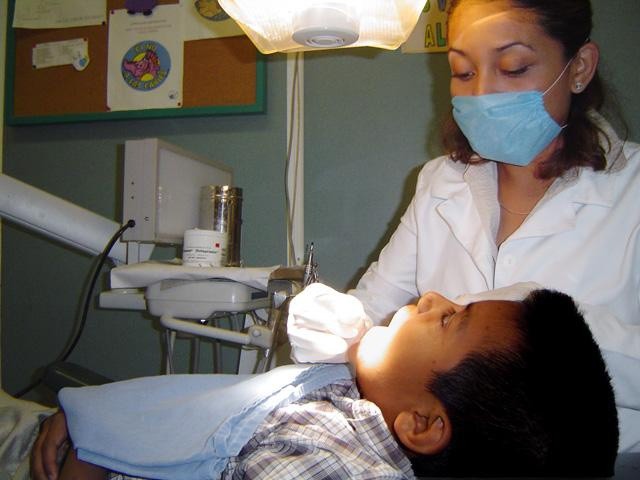  Por el día del Estomatólogo, especialistas del IMSS dan recomendaciones de salud bucal