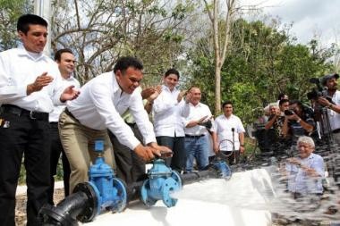 El Gobernador puso en marcha red de agua potable en Telchac Puerto para beneficio de los habitantes