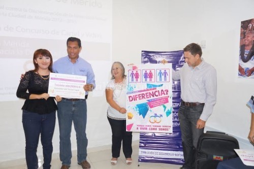 Premian a los ganadores del concurso "Por una Mérida libre de discriminación hacia la diversidad sexual"