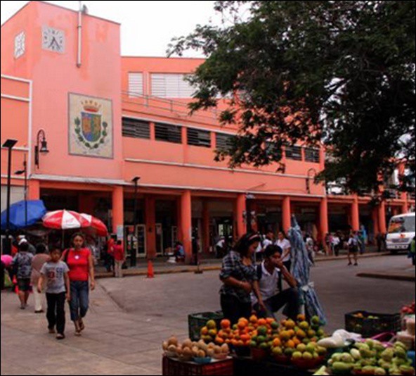 Los horarios de trabajo en los mercados se están respetando sin afectar a comerciantes