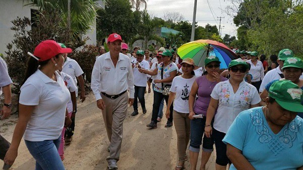 Jorge Vales se compromete a mejorar servicios de salud en Tizimín