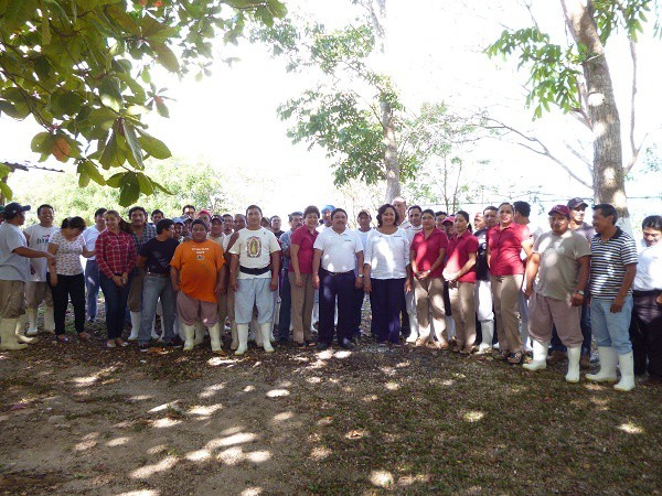 Bertha Trejo se reúne con trabajadores de la ARIC