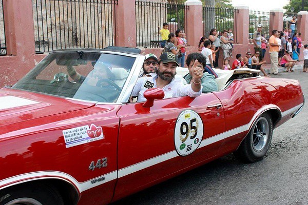 Se exhiben en Tizimín más de 100 autos clásicos del Rally Maya