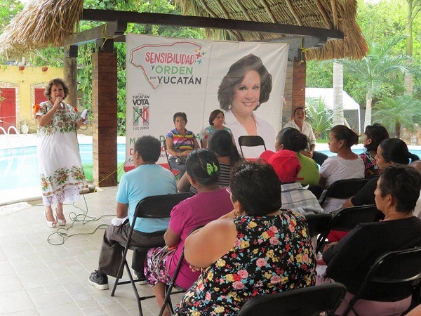 Chary Díaz respaldada en comisarías de Tizimín 