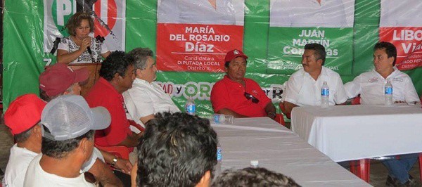 Chary Díaz se reúne con sectores de Río Lagartos