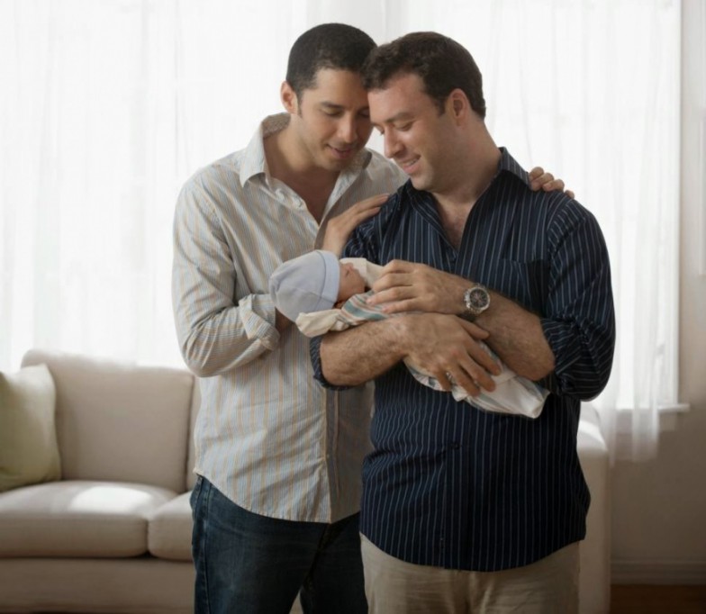 Tener como papas a homosexuales no afecta al menor: especialistas Tener como papas a homosexuales no afecta al menor: especialistas
