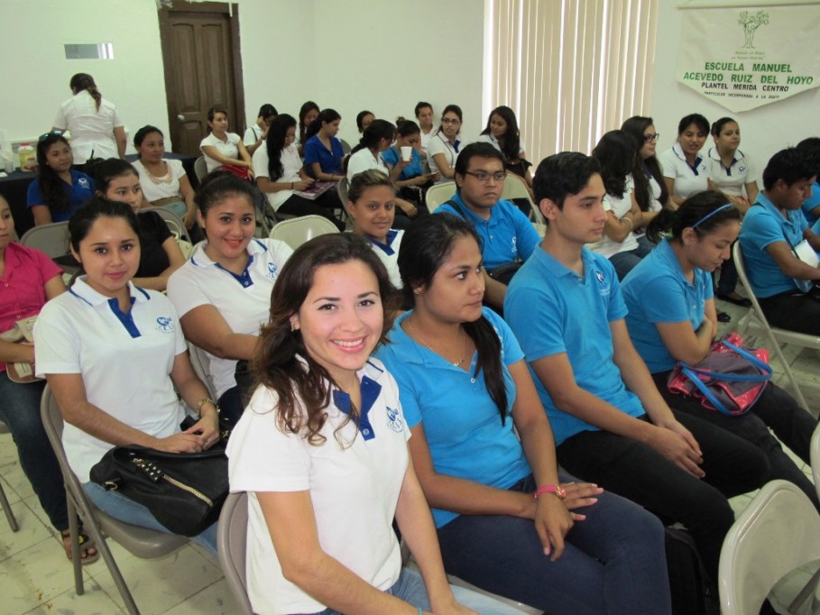 Capacitan a universitarios para la búsqueda de empleo