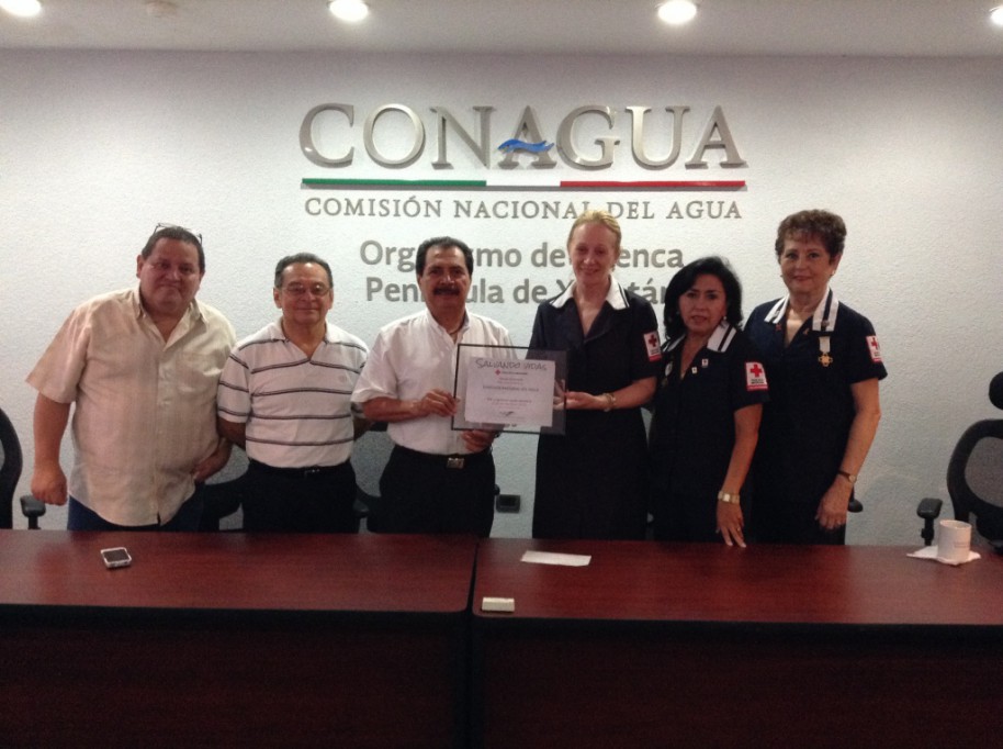 Conagua Yucatán entrega donativo a la Cruz Roja Mexicana