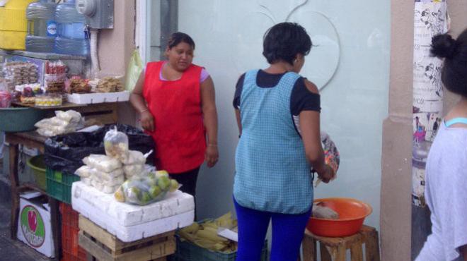 Los comerciantes esperan que Renán Barrera Concha construya un mercado para ambulantes
