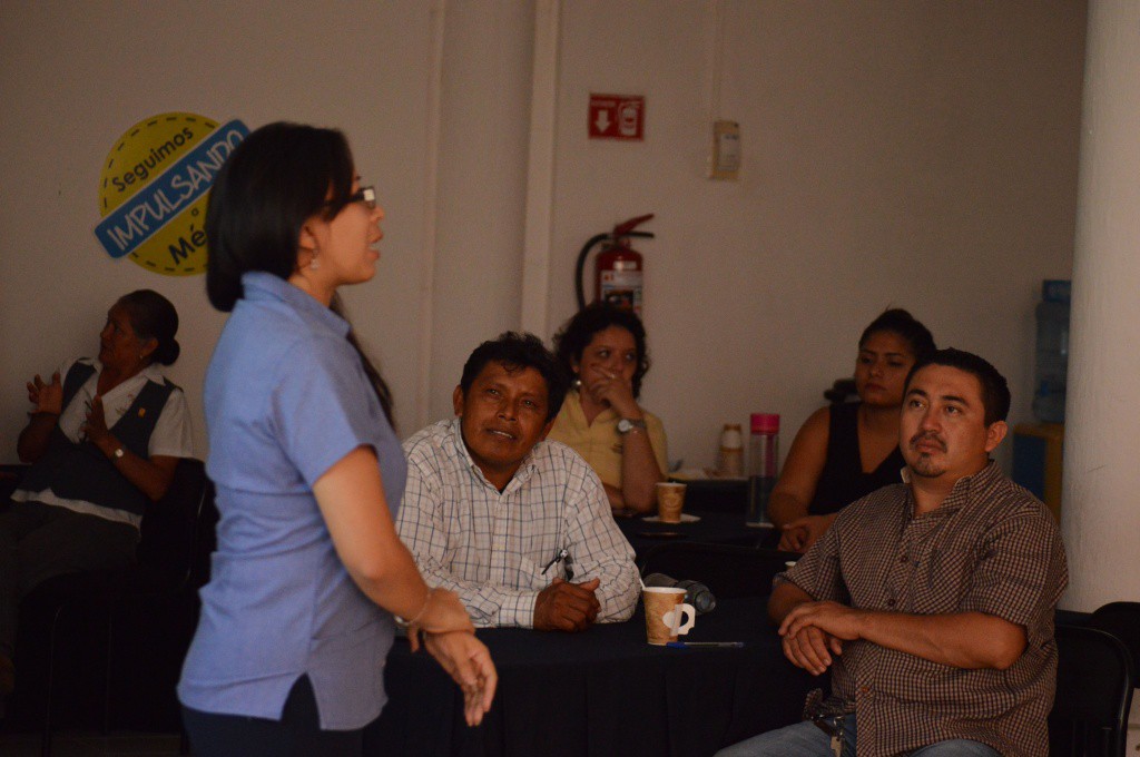 Capacitan a inspectores de mercados