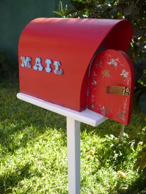 A causa del internet cada vez hay más gente que no usa  el servicio postal.