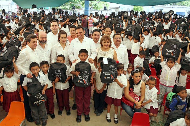 Inaugura Rolando Zapata Bello 2 escuelas en Ciudad Caucel