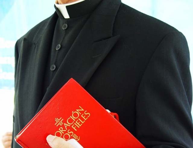 Falsos sacerdotes estafan feligreses en Mérida