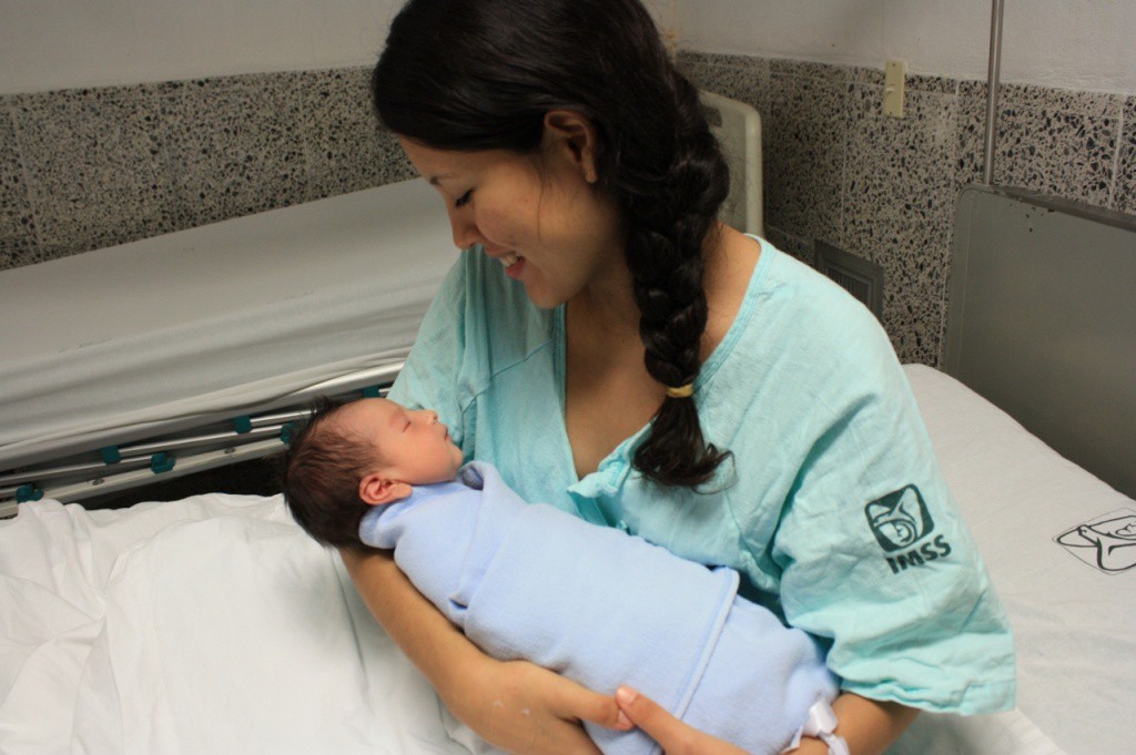 IMSS otorga hasta 84 días de incapacidad por maternidad