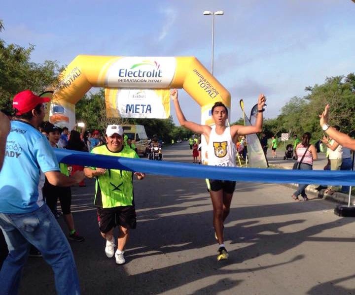 Gran participación en la Carrera por Fundación UADY