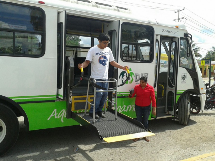 DIF Tizimín recibe autobús adaptado 