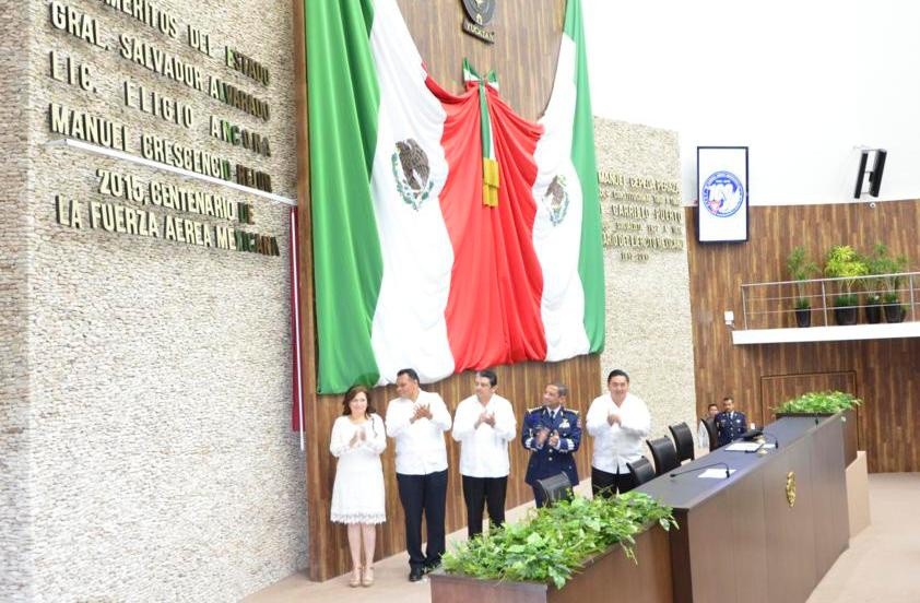Rinden homenaje a la Fuerza Aérea Mexicana