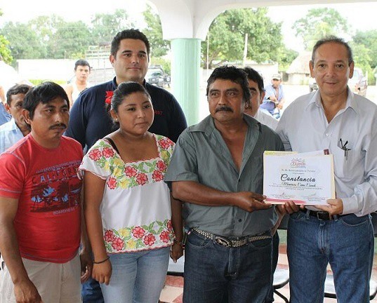 Nuevos comisarios de Tizimín reciben certificados del ayuntamiento 