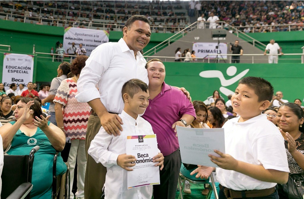 Incrementará el número de becas para estudiantes