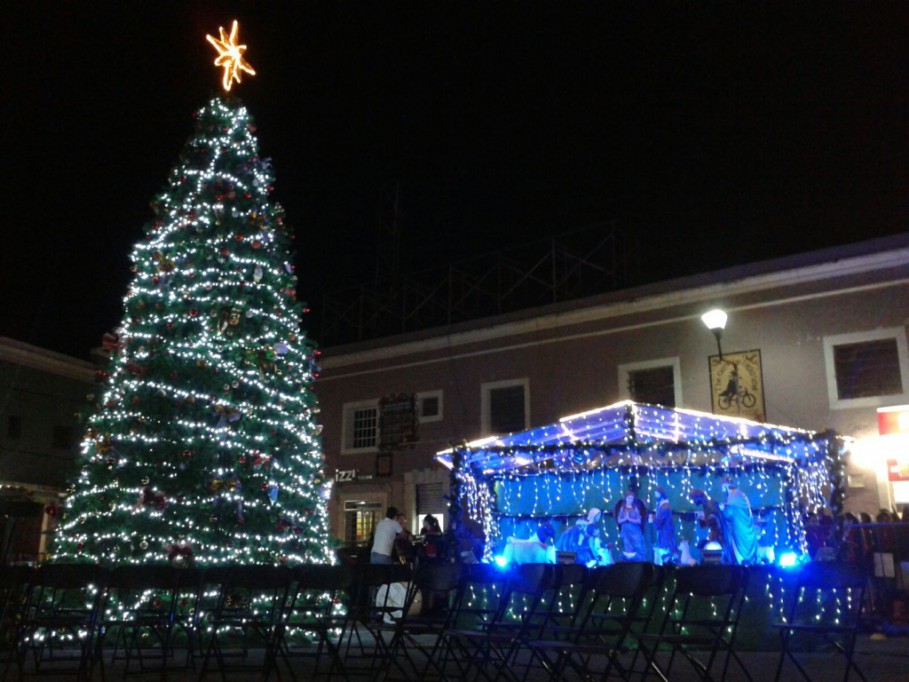 Visten de la Navidad el Centro Histórico de Tizimín